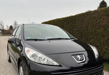 Peugeot 207 215.042 km 2.300 &euro; Stephanskirchen 83071