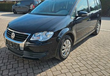 VW Touran 143.000 km 2.600 &euro; Rosenheim 83026