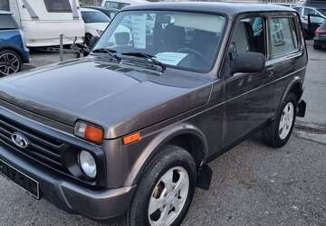 Lada Urban 114.000 km 4.999 &euro; Rosenheim 83026