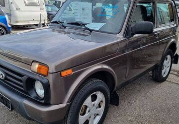 Lada Taiga 114.000 km 4.590 &euro; Rosenheim 83026