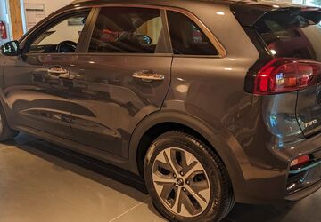 Kia Niro 63.500 km 20.990 &euro; Rosenheim 83026