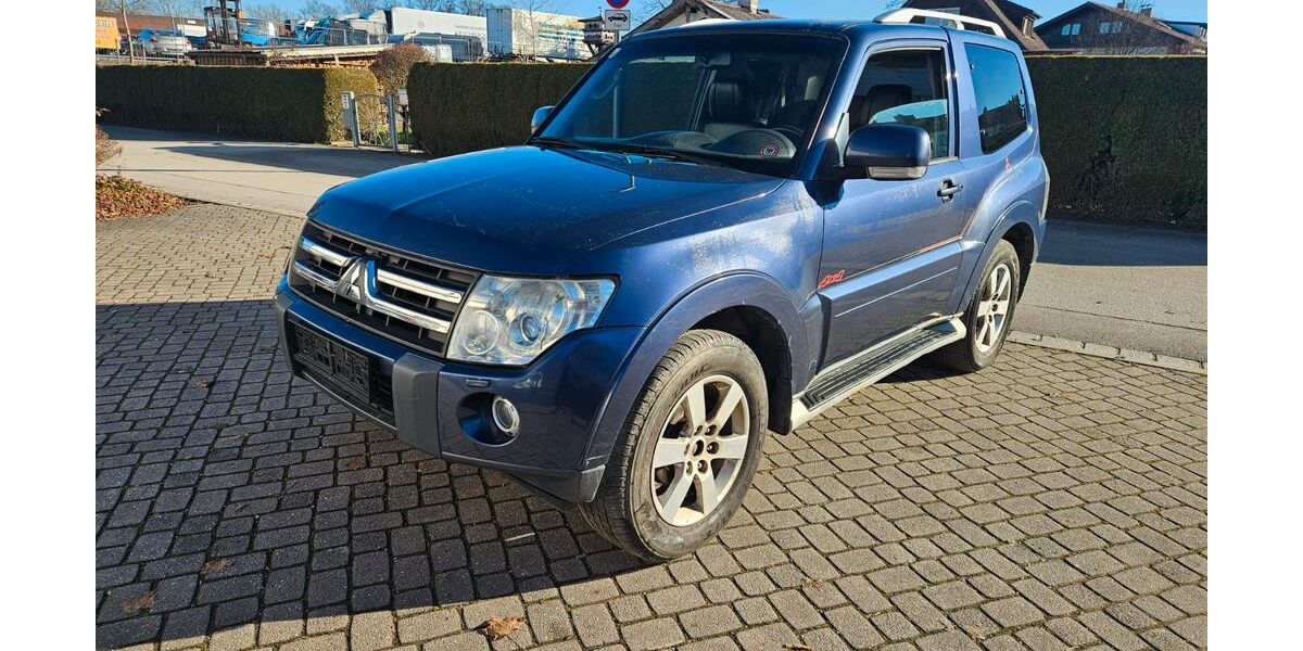 Mitsubishi Pajero 305.000 km 6.600 &euro; Rosenheim 83026