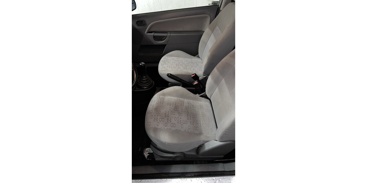 Ford Fiesta 165.000 km 2.400 &euro; Rosenheim 83013